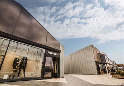 outlet leccio givenchy|Givenchy outlet sale.